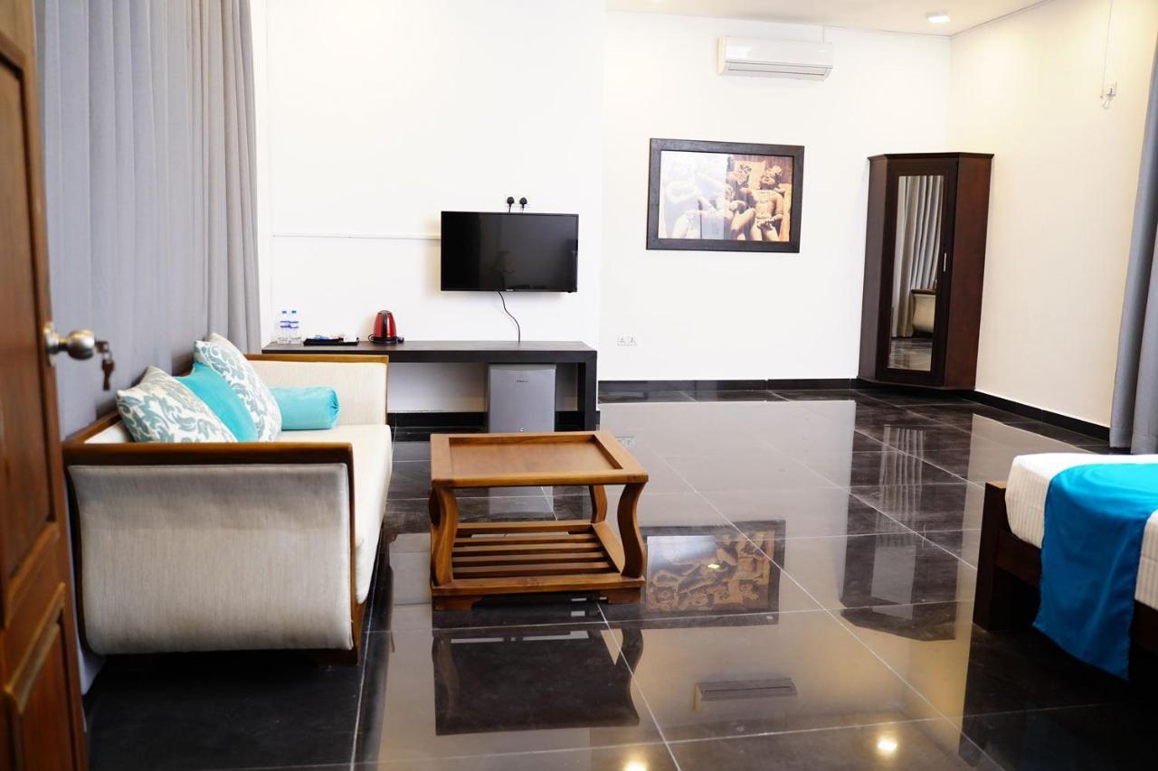 Village Hotel Northern Point Point Pedro ภายนอก รูปภาพ