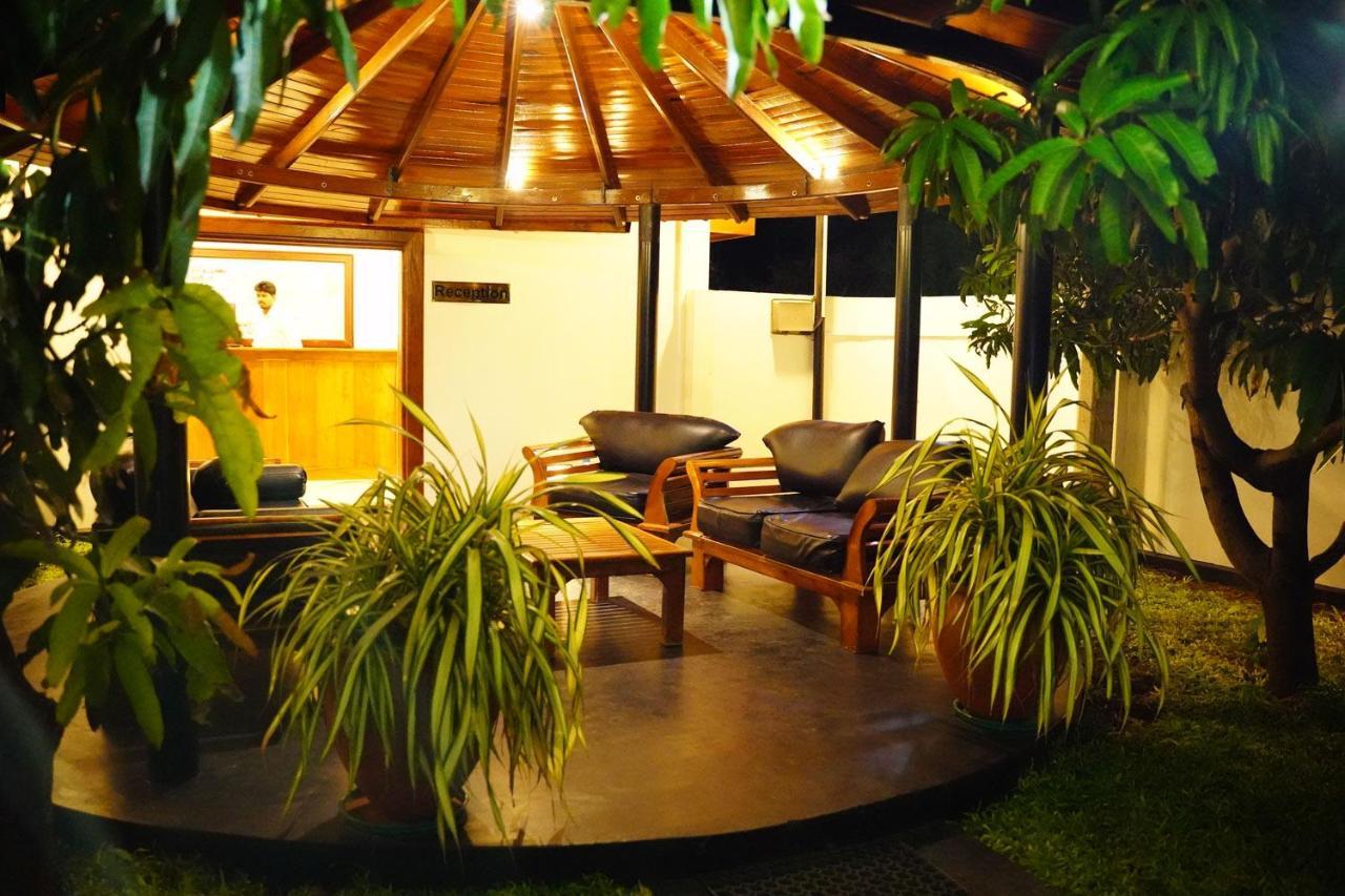 Village Hotel Northern Point Point Pedro ภายนอก รูปภาพ