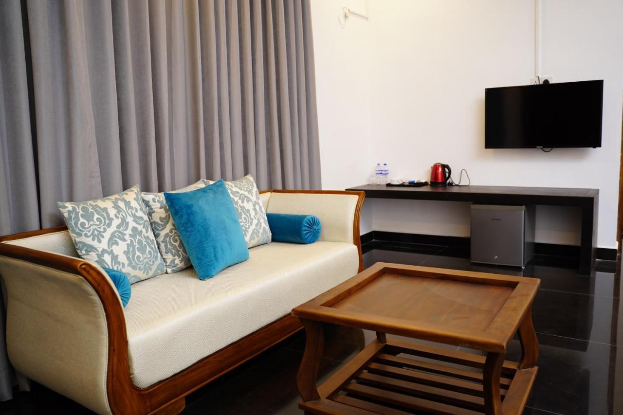 Village Hotel Northern Point Point Pedro ภายนอก รูปภาพ
